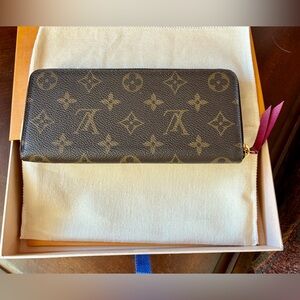 Louie Vuitton Authentic Brand New w/ Original Packaging - Zippy Organizer